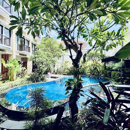 Suris Boutique Hotel Kuta  Exterior photo