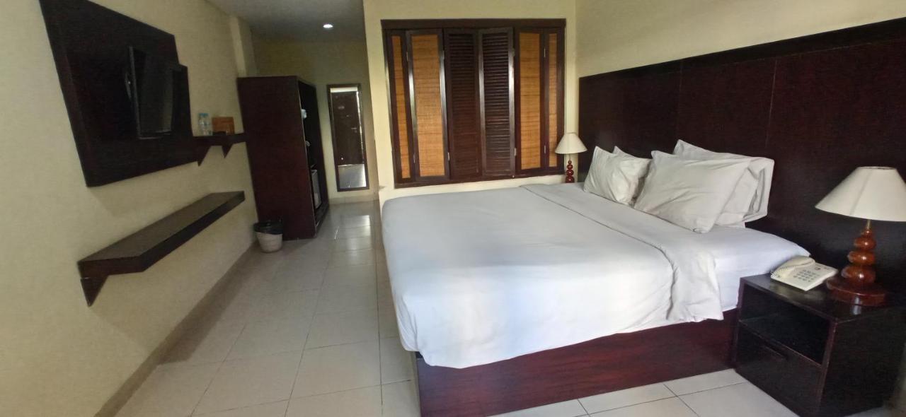 Suris Boutique Hotel Kuta  Exterior photo